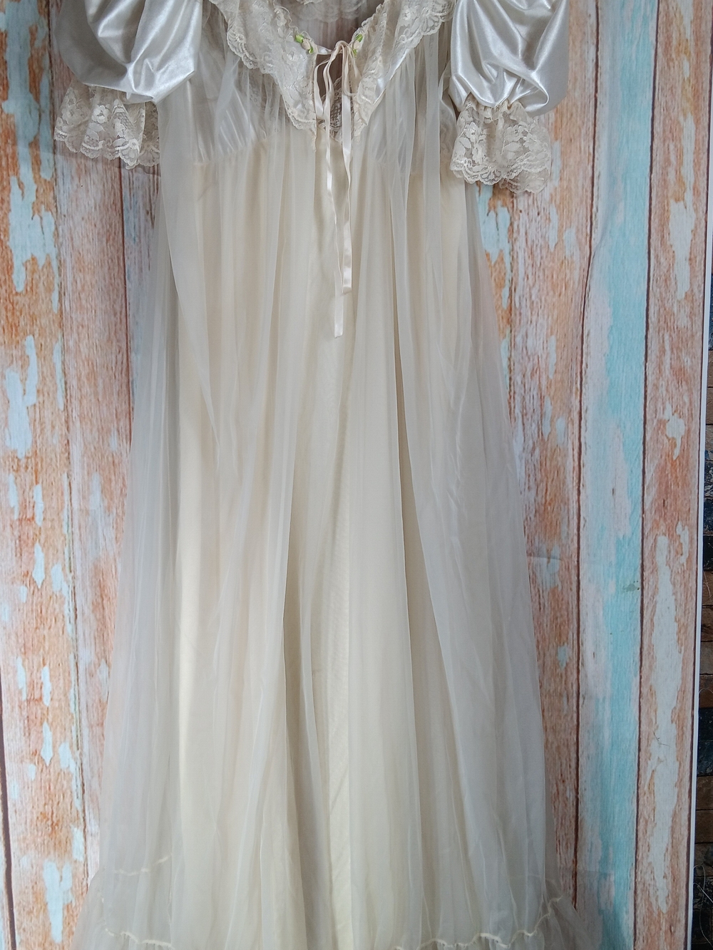 Vintage Tosca Ivory Nightgown And Robe with Puff Sleeves. 1950's/1960's. Size M